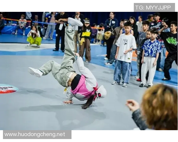 舞动人生:王娜在街舞世界中的坚持与梦想探索 舞动人生:王娜在街舞世界中的坚持与梦想探索